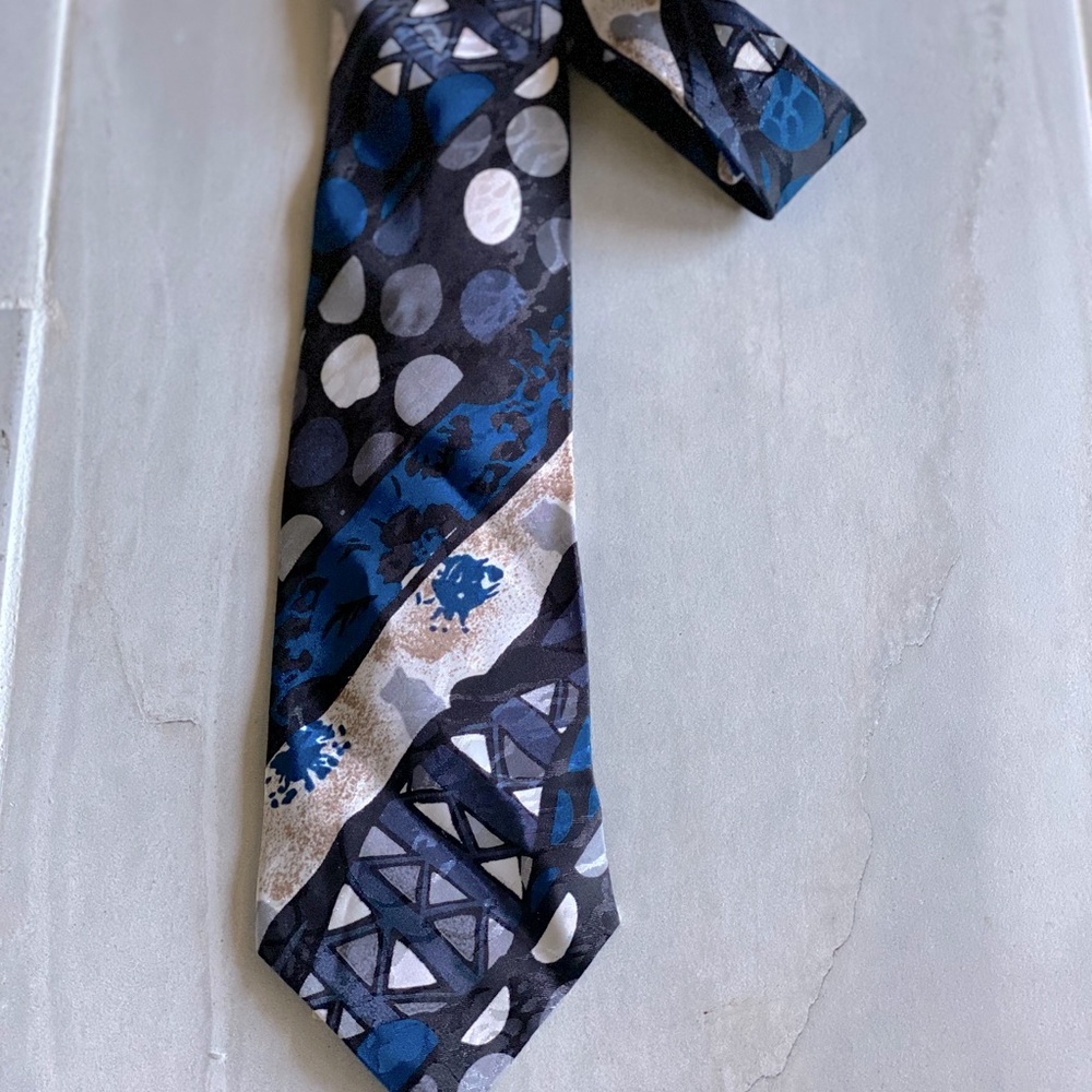 ELEMENTS Vintage Men’s Tie. Great condition, excellent abstract pattern & shine!